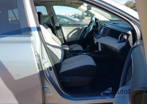 2016 Toyota Rav4 Xle z USA, uszkodzony, nr VIN 2T3WFREV7GW303736